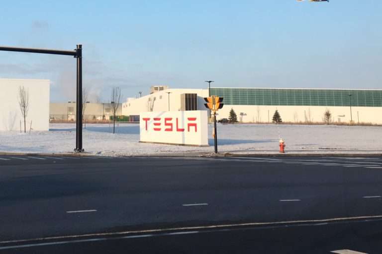 NY Talks Over Tesla Buffalo Plant Sputter in ‘Fits and Starts’